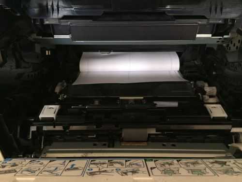Почему принтер не захватывает бумагу