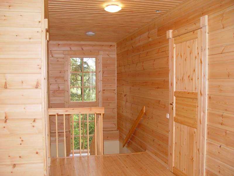 Чем обшить деревянный дом снаружи или 7 причин выбрать профлист для отделки