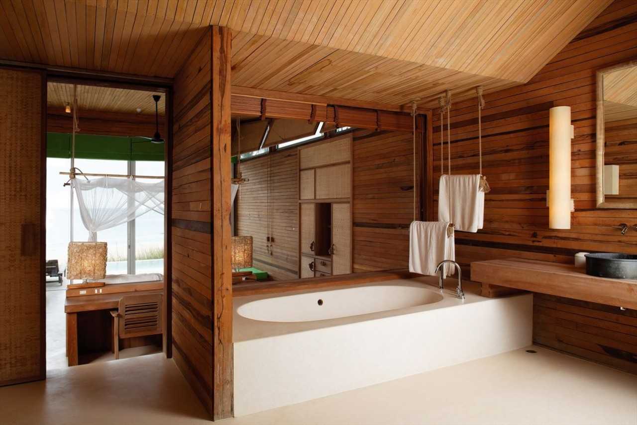 Обустройство туалета в деревянном доме из бруса