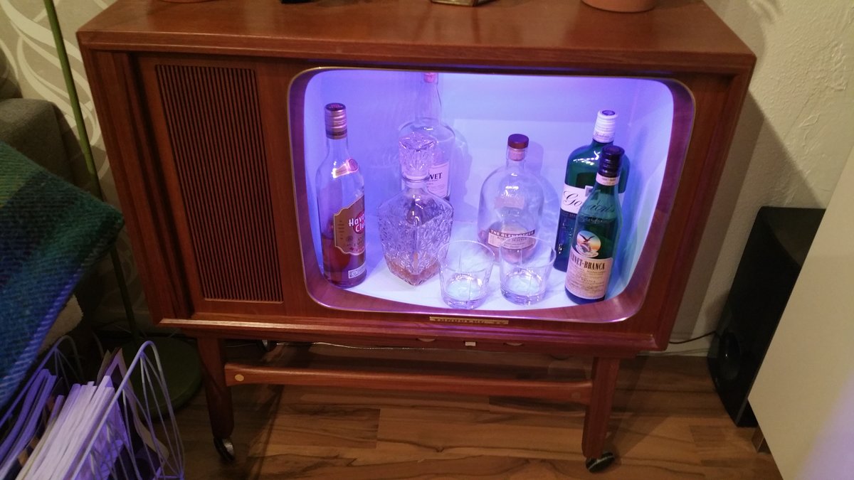 Что можно сделать из старого телевизора: аквариум, мини-бар, домик