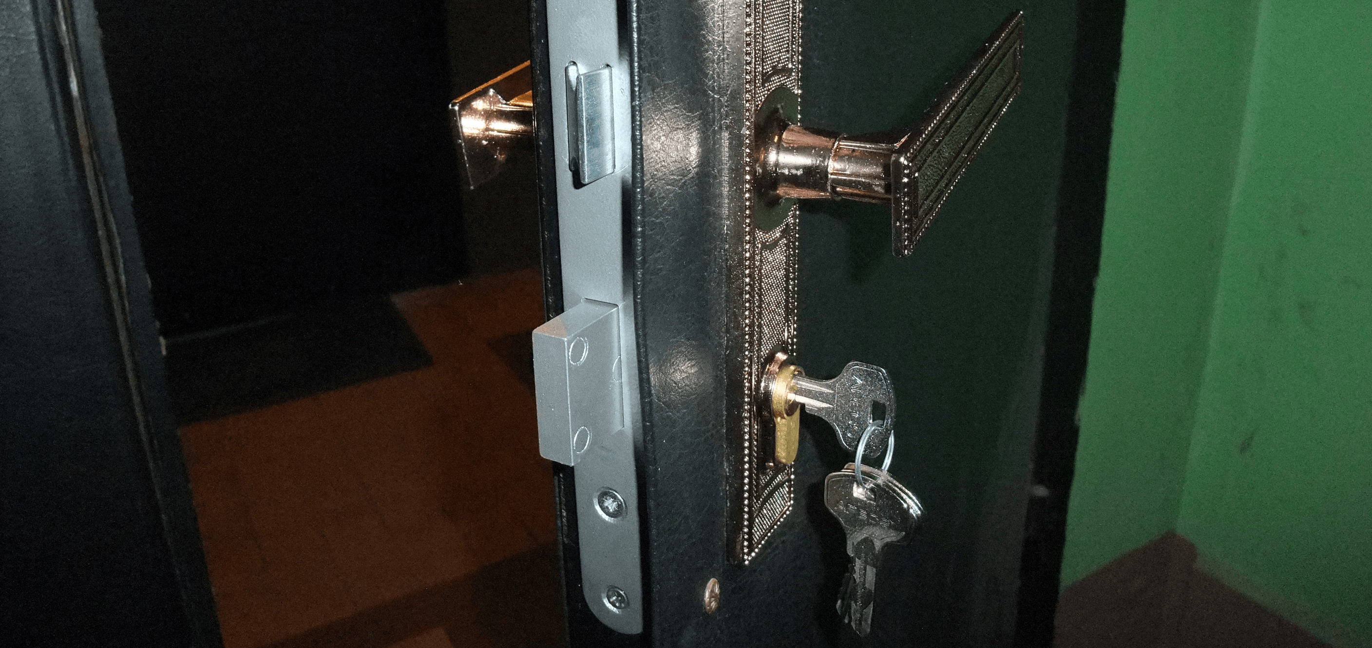Замена замка на входной металлической двери в жуковском