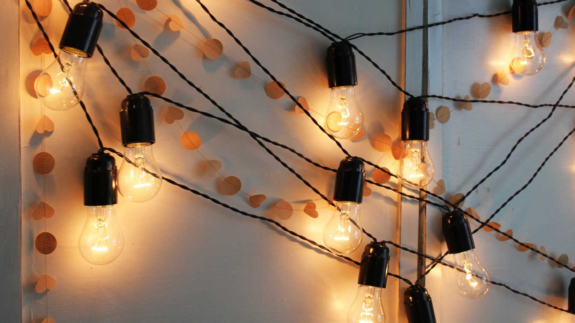 Как сделать гирлянду из лампочек и светодиодов?