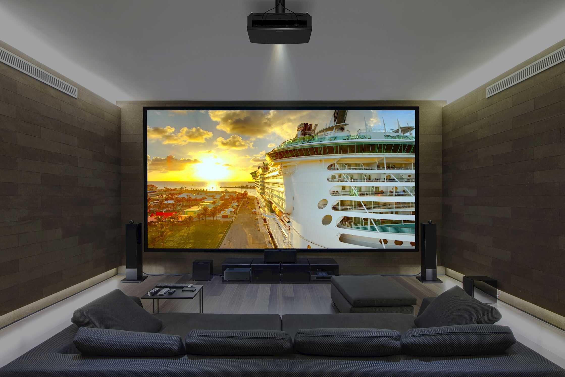 Что лучше для дома – проектор или телевизор?