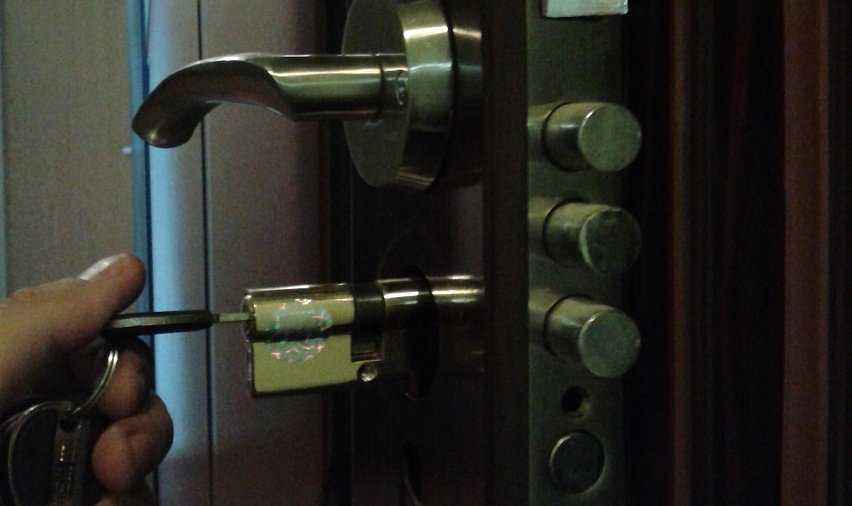Замена замка на входной металлической двери в реутове