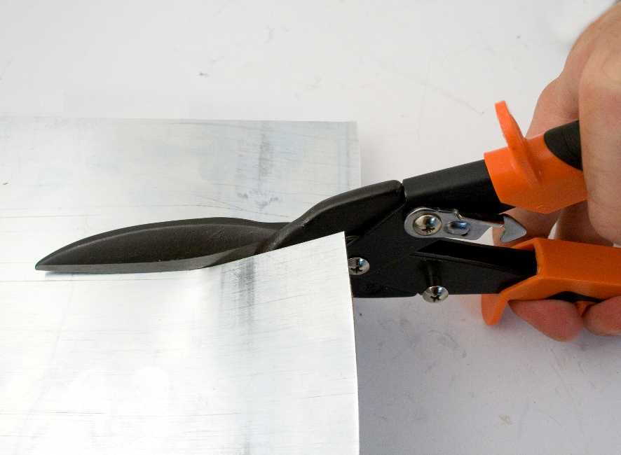 Особенности выбора гильотинных ножниц по металлу: устройство, принцип работы, виды