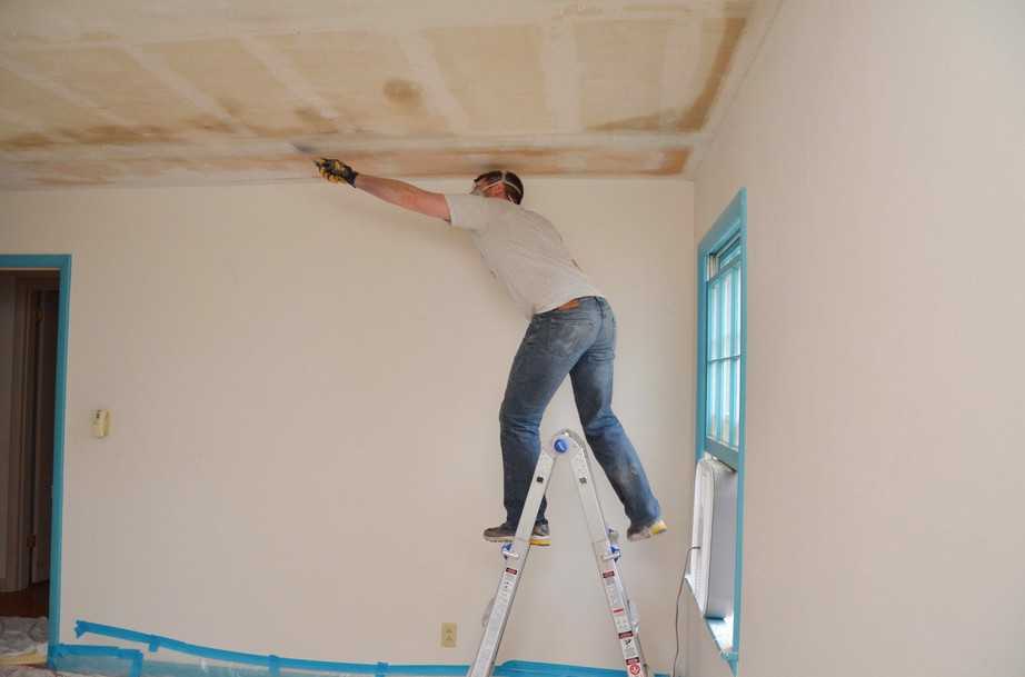 Как шпаклевать потолок из гипсокартона? как правильно выбрать смесь под покраску гипсокартонного покрытия
