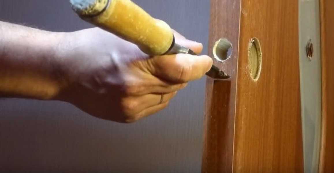 Как врезать замок в межкомнатную дверь своими руками