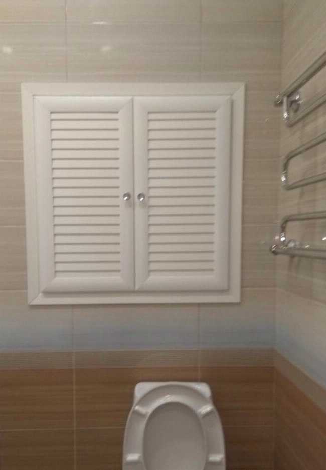 Выбор или самостоятельное изготовление двери в туалете за унитазом