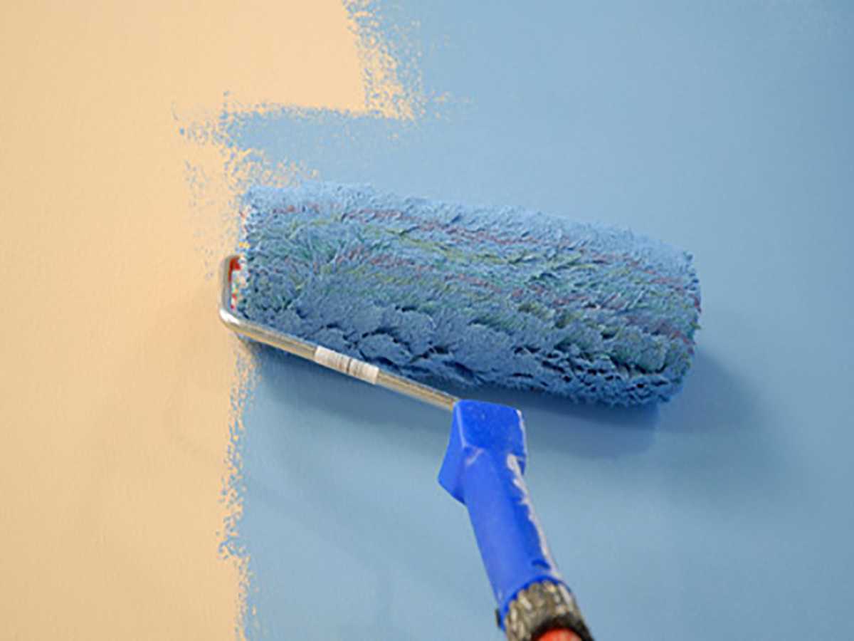  ли красить водоэмульсионной краской по масляной краске стены - фото