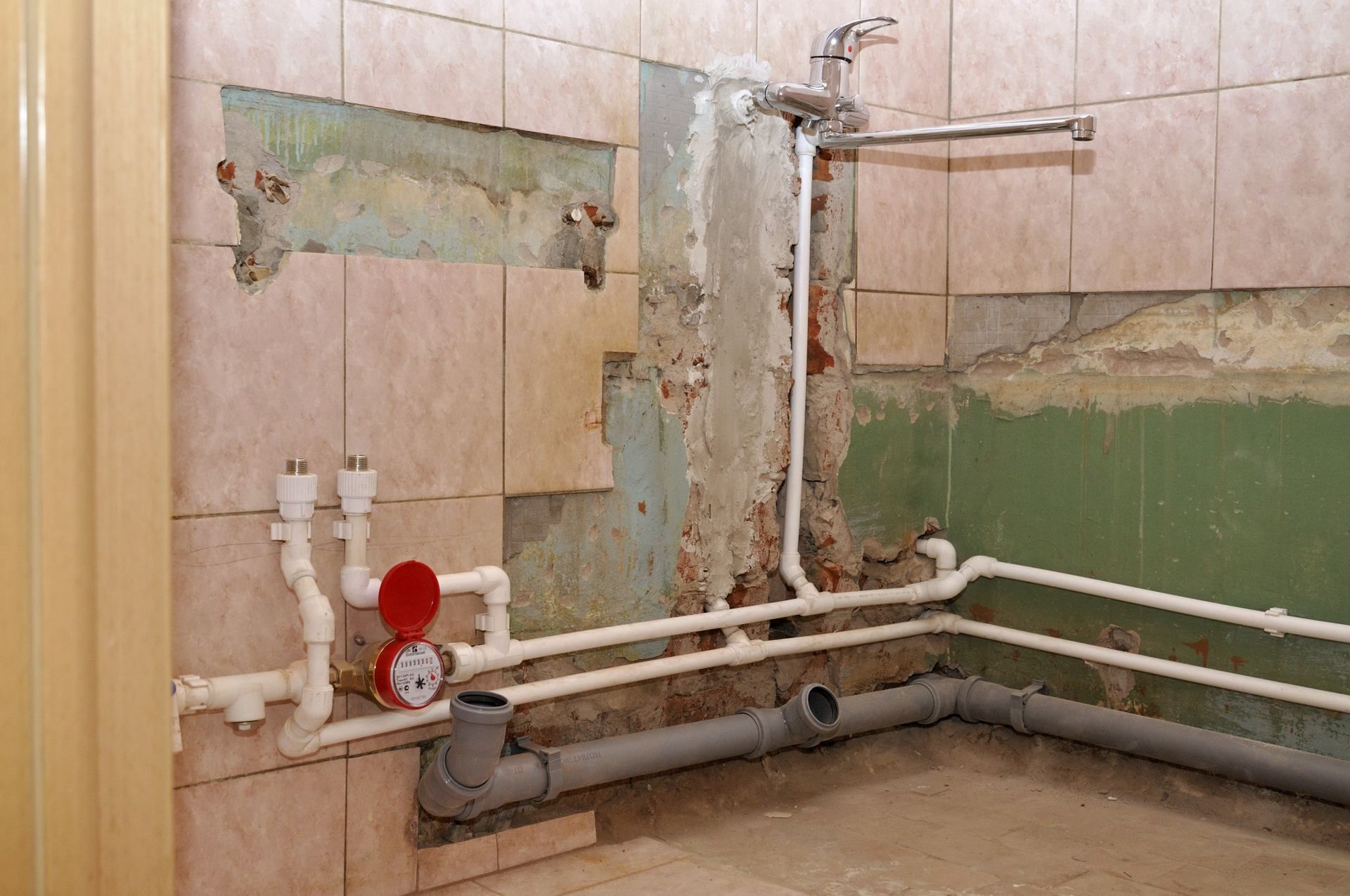 Монтаж пластиковых труб для водопровода своими руками, 3 способа