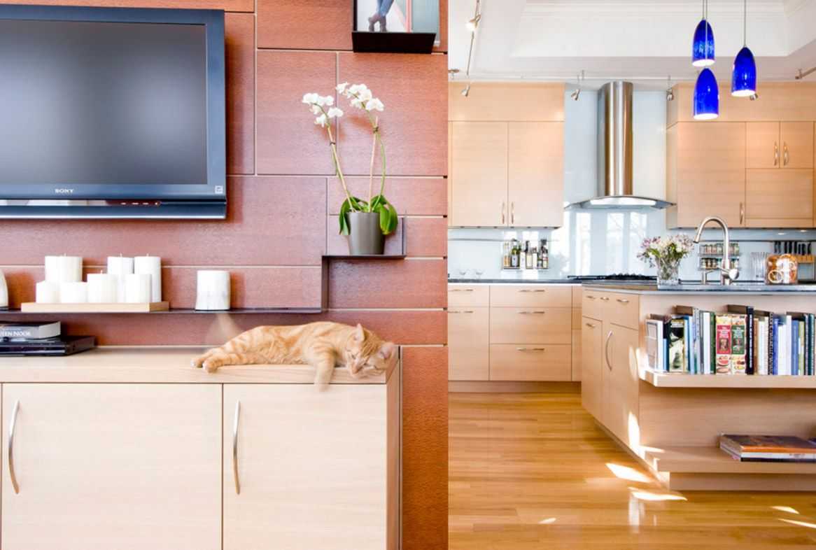 Телевизор в интерьере кухни — куда повесить