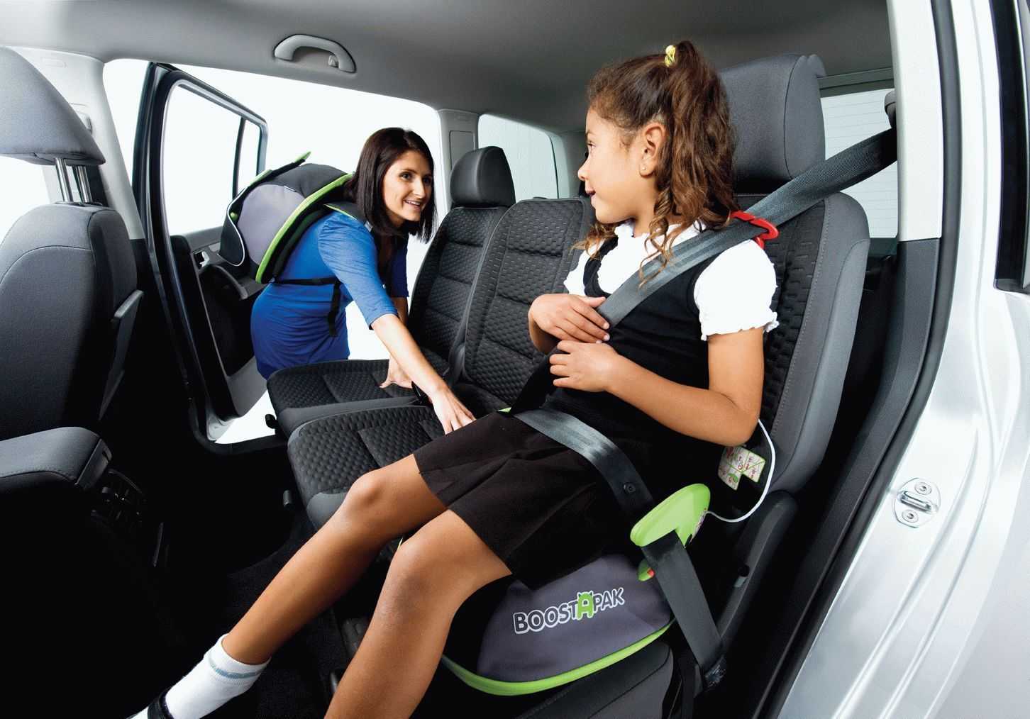 Какому ребенку нужен бустер. Бустер автомобильный для детей. Автокресло для детей в машине. Автомобильные кресла бустер. Ремень безопасности для детей.