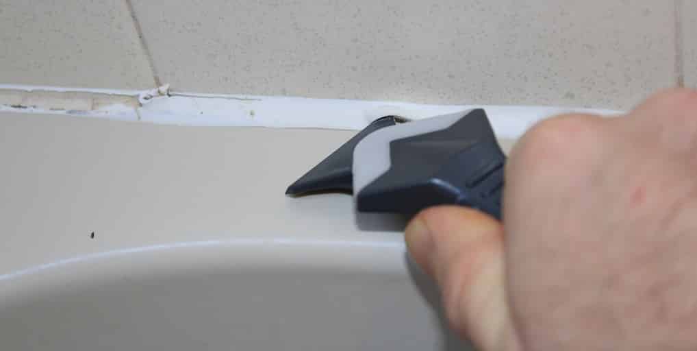 Как удалить старый герметик в ванной, чем очистить быстро и эффективно