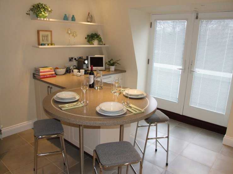 Как расставить мебель на кухне: фото интерьера, где установить кухонный гарнитур