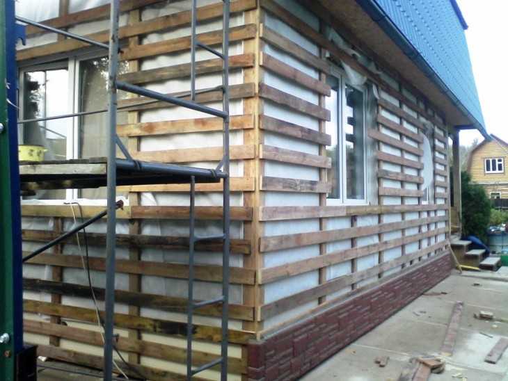 Как правильно обшить фасад дома профлистом с утеплителем? - про дизайн и ремонт частного дома - rus-masters.ru