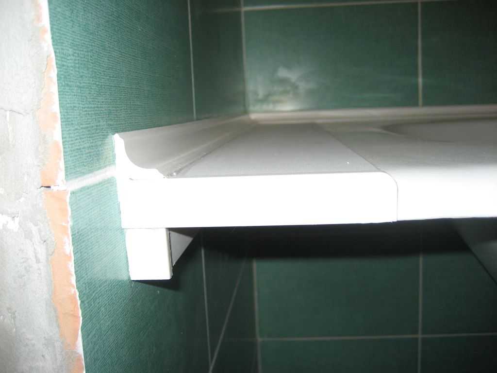 Как заделать щель между ванной и стеной: чем закрыть стык, замазать зазор, как убрать расстояние, пространство, промежуток, дырку