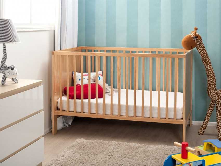 Как правильно выбрать идеальную детскую кроватку?