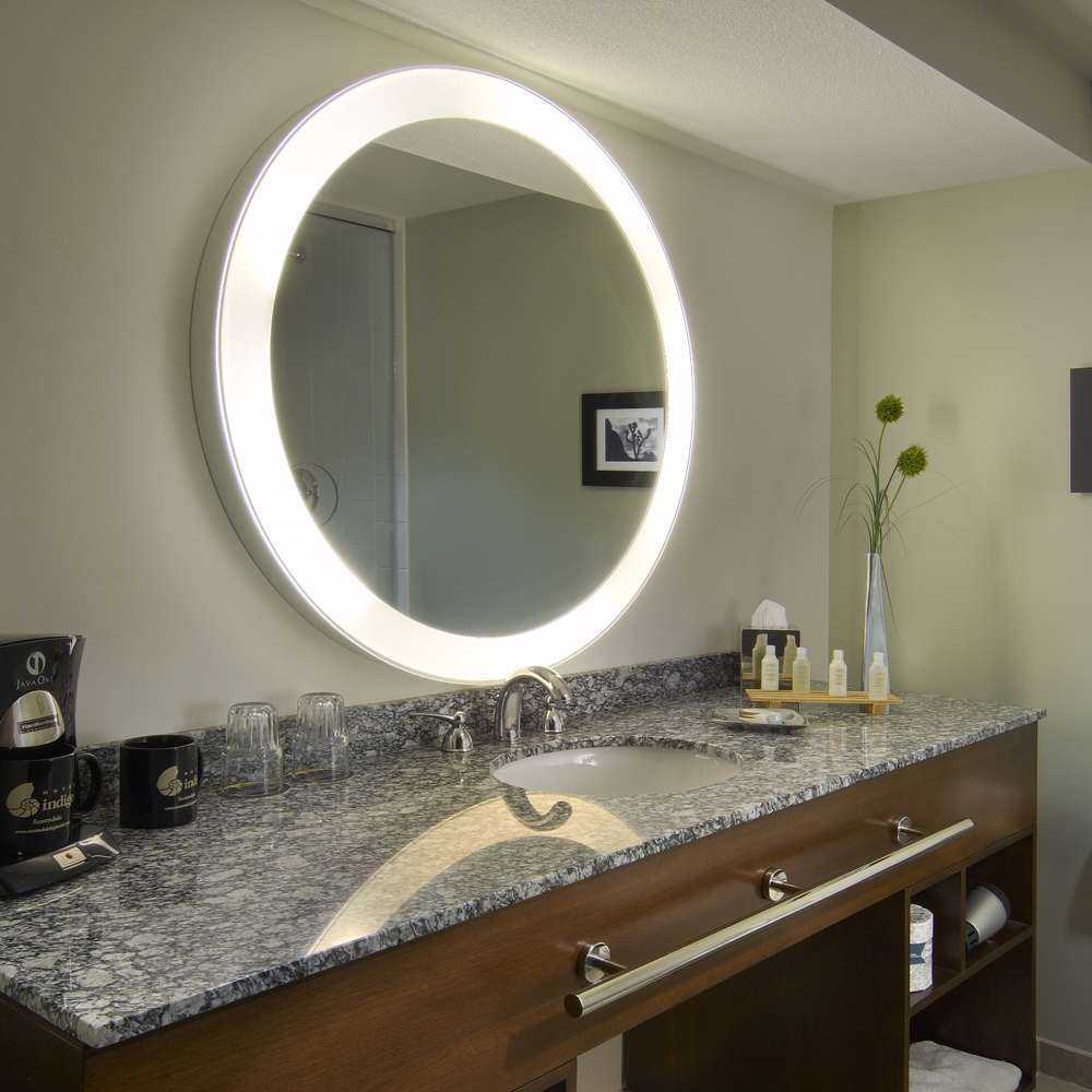Зеркало с подсветкой в ванную: разновидности, рекомендации по выбору