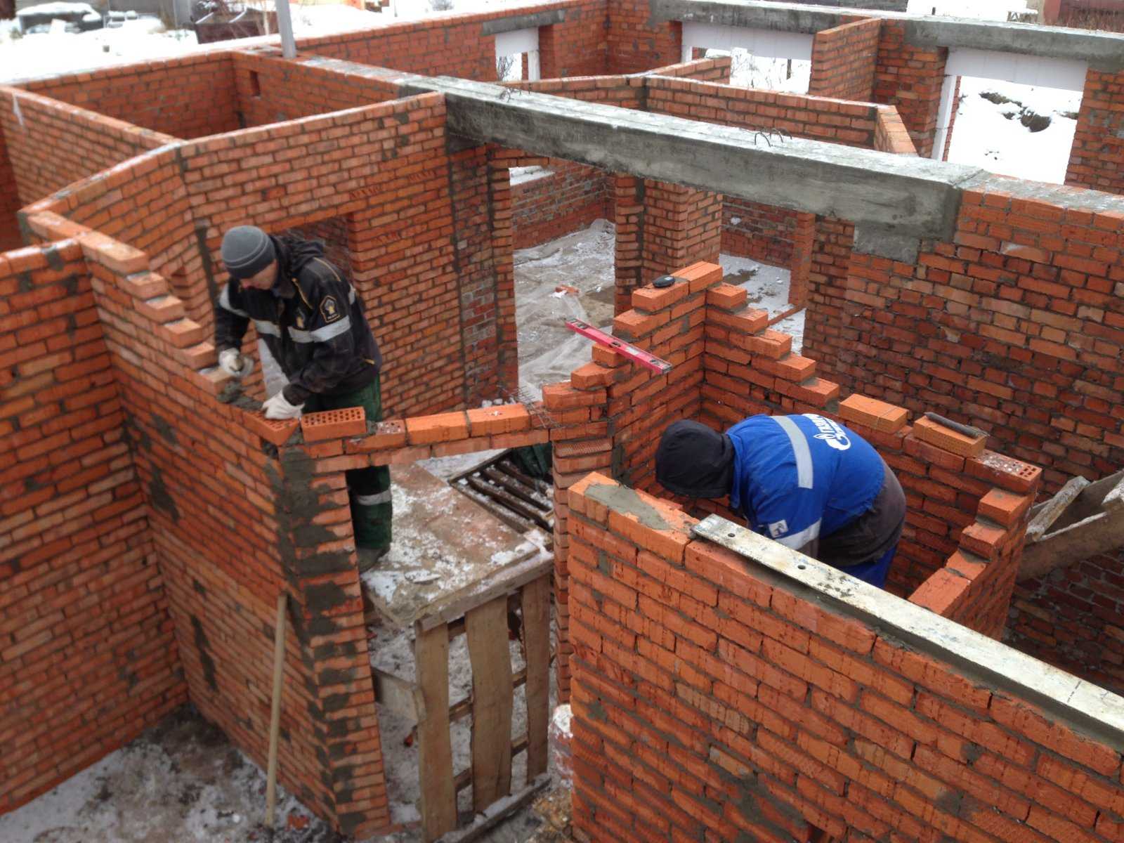 Как построить кирпичный дом своими руками. тонкости процесса строительства кирпичных домов