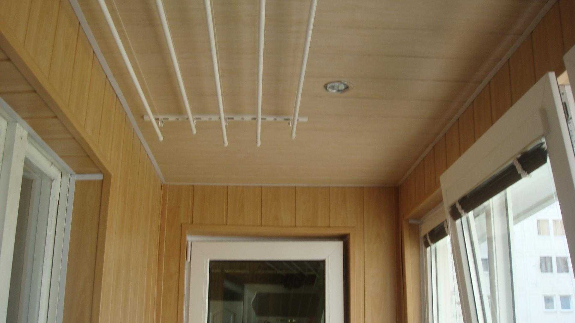 Потолок на балконе: особенности отделки
