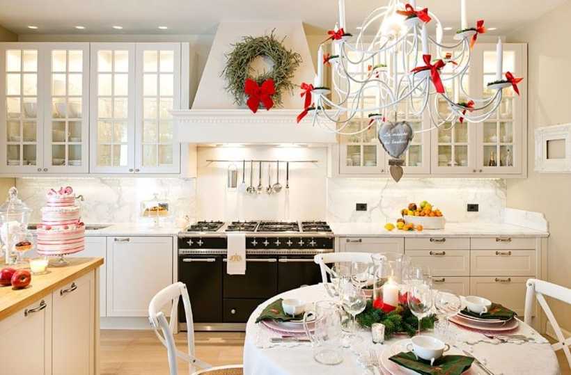 Как украсить кухню на новый год своими руками: от декора двери до сервировки стола