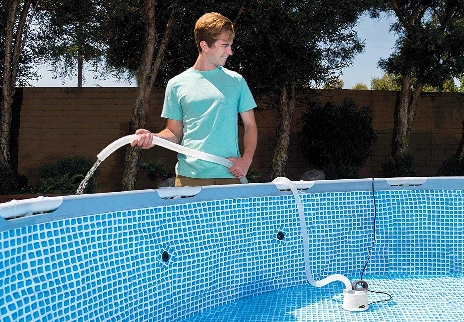 Как слить воду из надувного бассейна: когда, куда и чем сливать воду