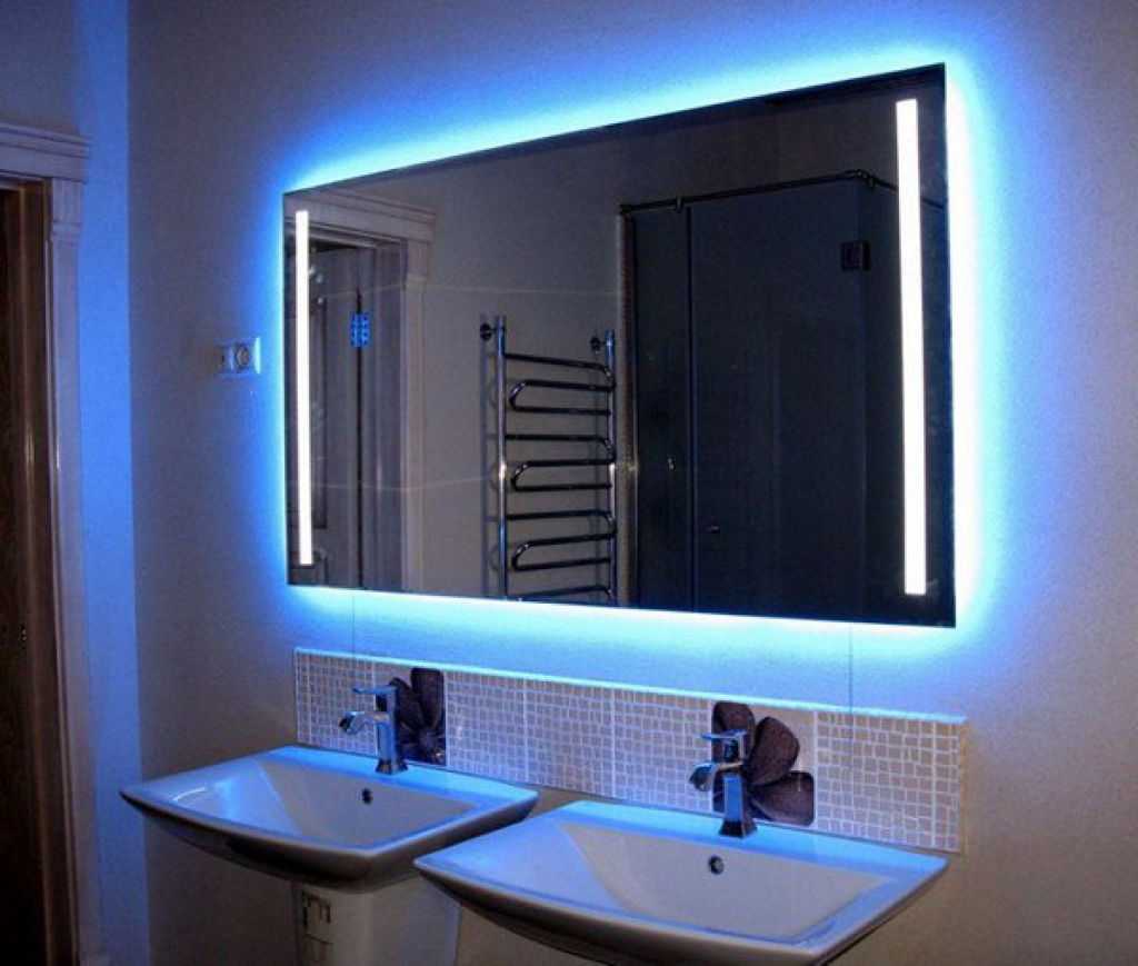 Зеркало с подсветкой в ванную комнату: встроенное, внутреннее, сенсорное, светодиодное с лампочками, фото