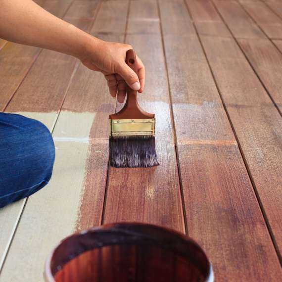 Краска для деревянного пола: покраска пола износостойким материалом, чем покрасить напольное покрытие из досок в доме, быстросохнущее средство без запаха для покраски