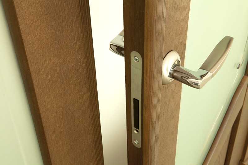 Как правильно выбрать и установить фурнитуру для межкомнатных дверей