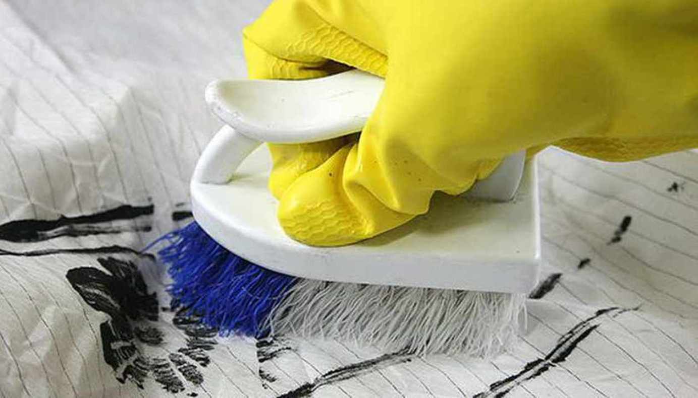 Как отстирать акриловую краску с одежды: в домашних условиях, если она засохла