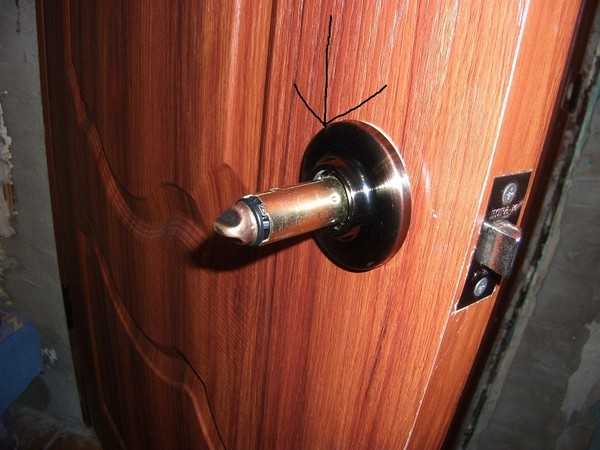 Как разобрать защелку межкомнатной двери. как снять и разобрать замок входной двери