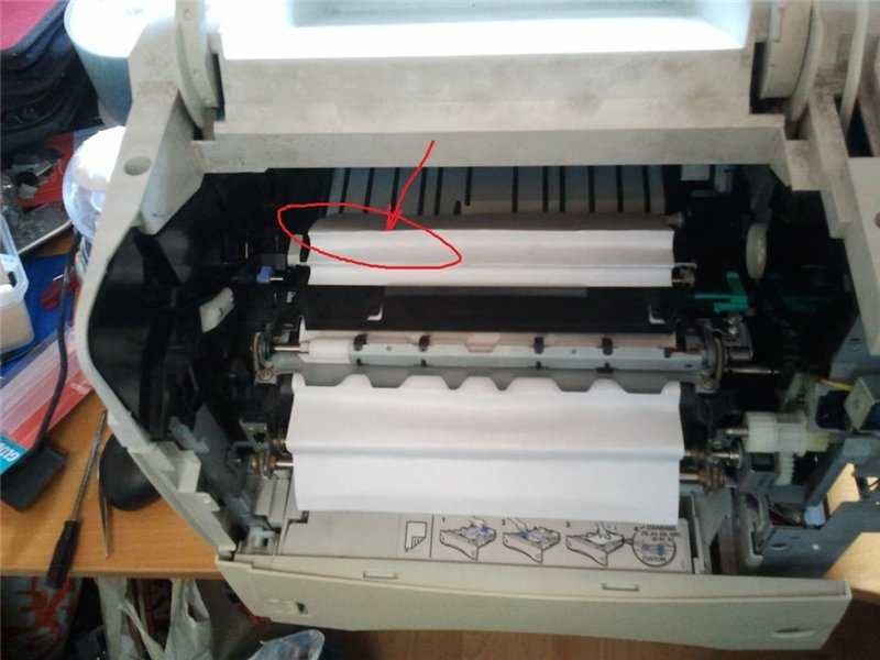 Что делать, если в принтере застряла бумага