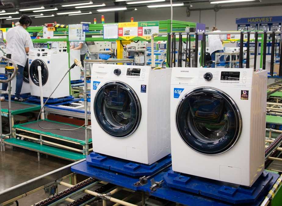 Производители недорогих стиральных машин. Сборка стиральной машины. Производство стиральных машин. Завод бытовой техники.
