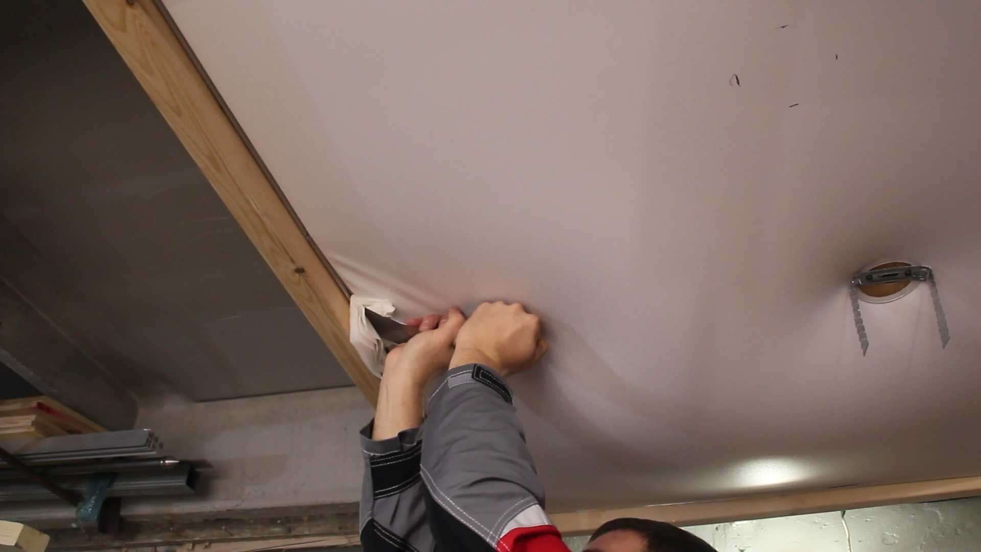 Ремонт натяжных потолков после пореза своими руками - инструкция с видео