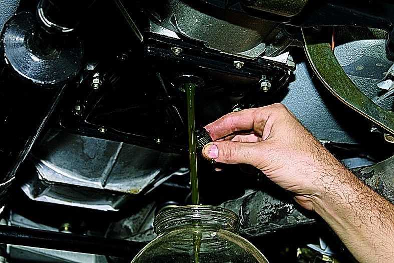 Как поменять масло в газонокосилке