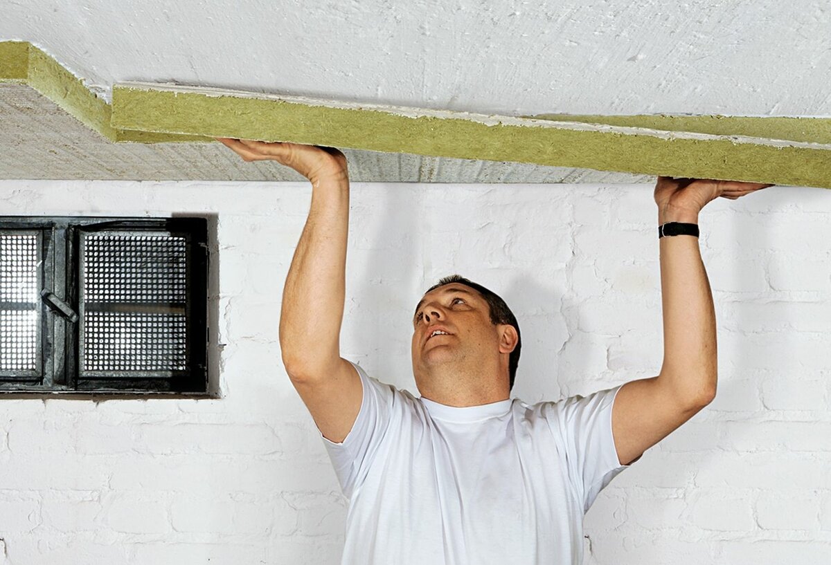 Утеплитель для потолка: какой лучше, стандартная толщина, эффективная укладка и крепление своими руками, фото- и видео-инструкция
