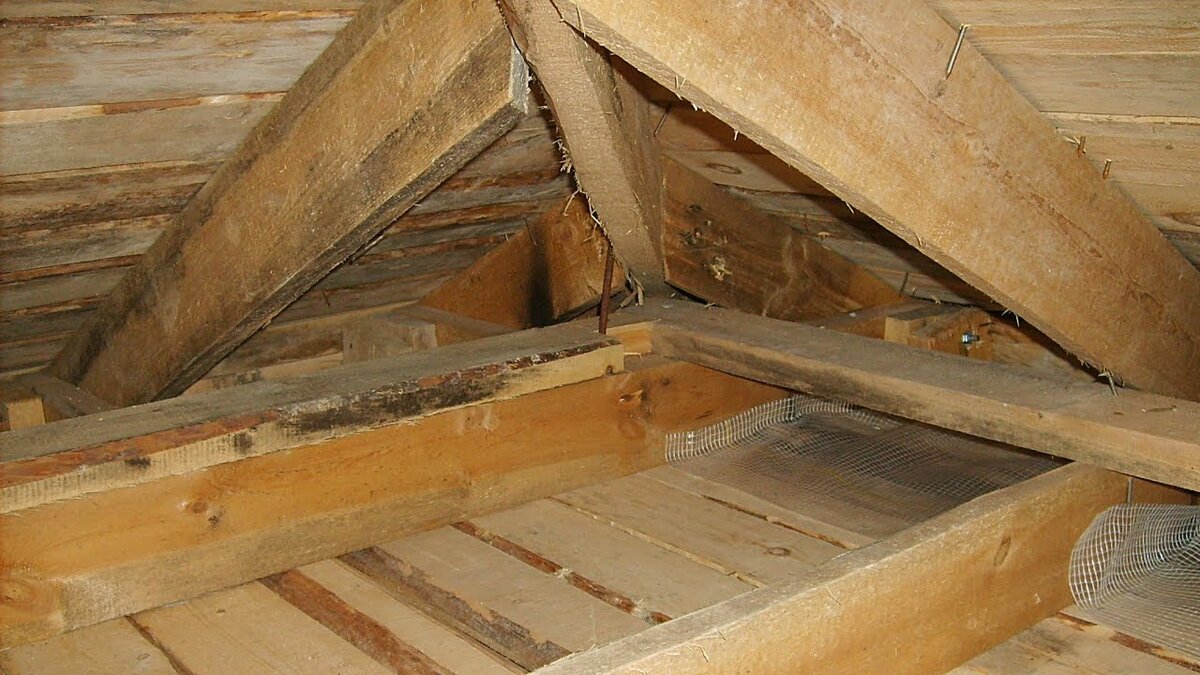 Утепление потолка в деревянном доме своими руками: чем лучше утеплить, видео-инструкция, фото