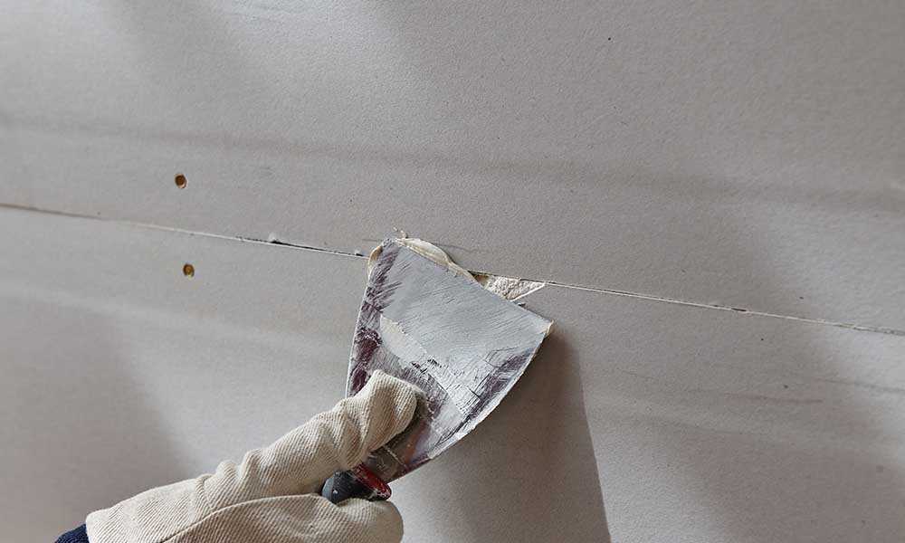 Как шпаклевать потолок из гипсокартона своими руками: видео и фото
