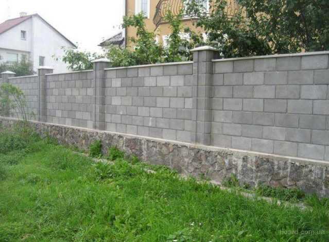 Строительство забора из бетонных блоков