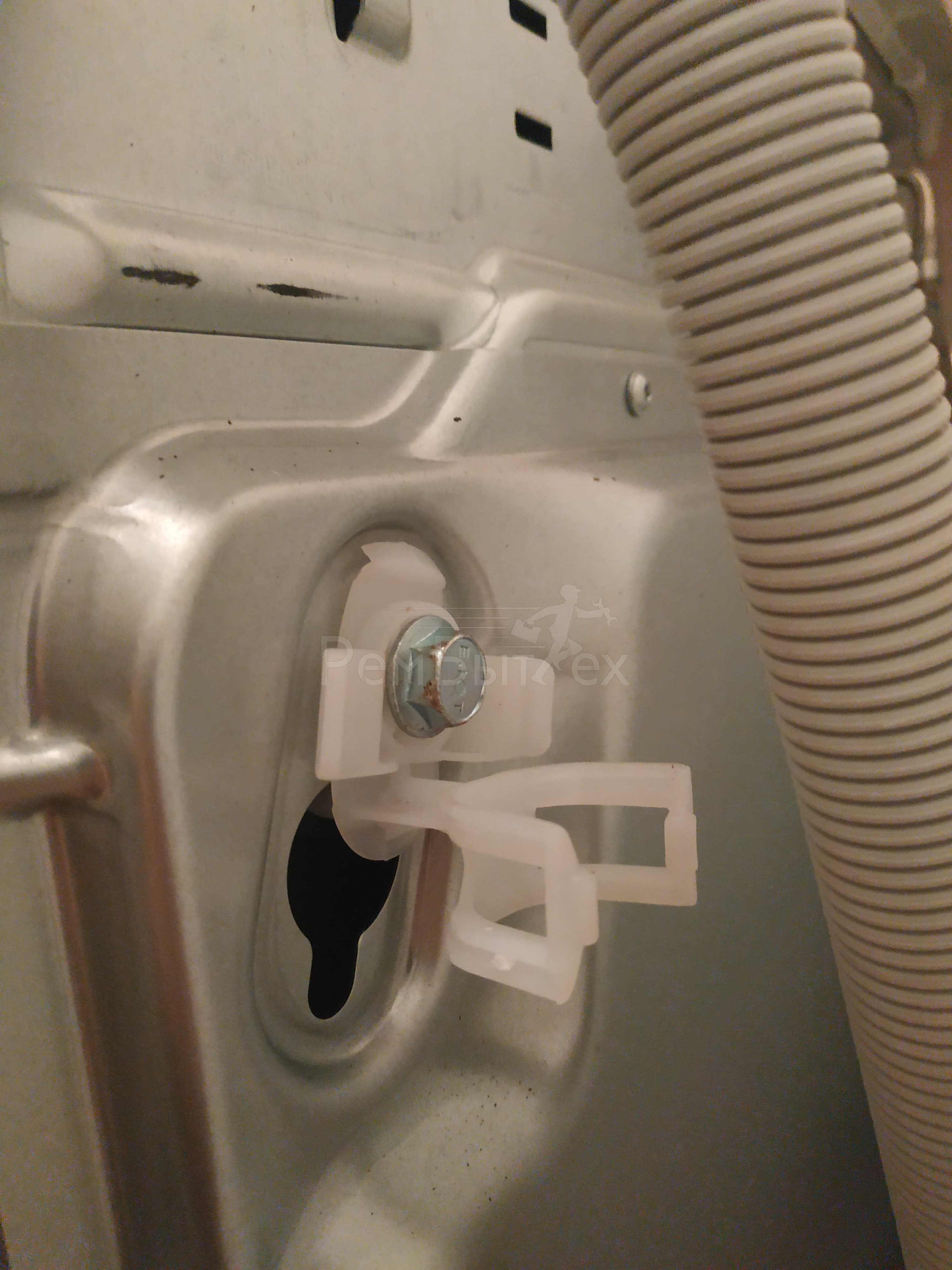 Почему стиральная машина бьет током
