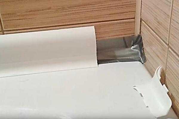 Как закрыть большой зазор между ванной и стеной