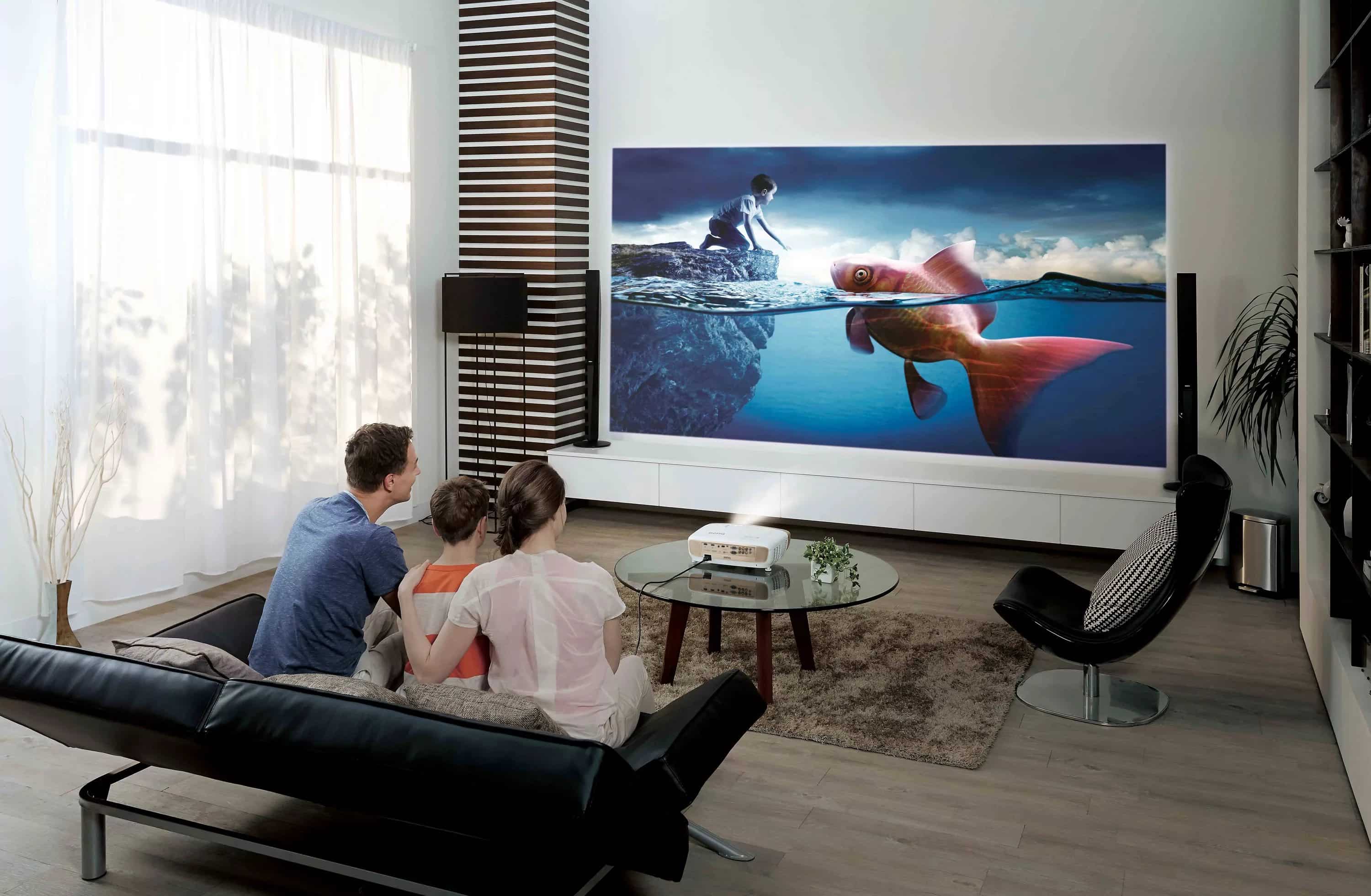 Проектор против телевизора для дома: что выбрать?