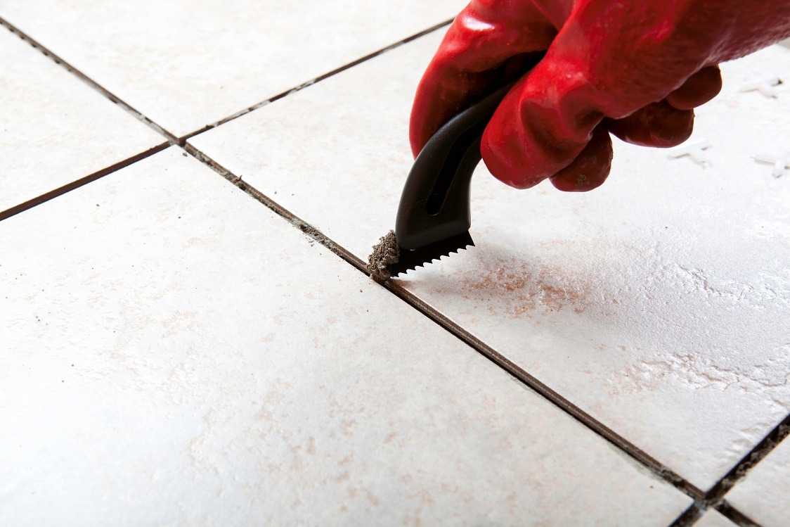 Как почистить швы между плиткой на полу и отмыть плитку