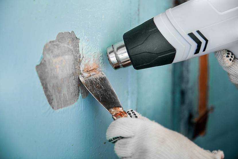 Как снять старую краску со стен химическим, механическим, тепловым способом
