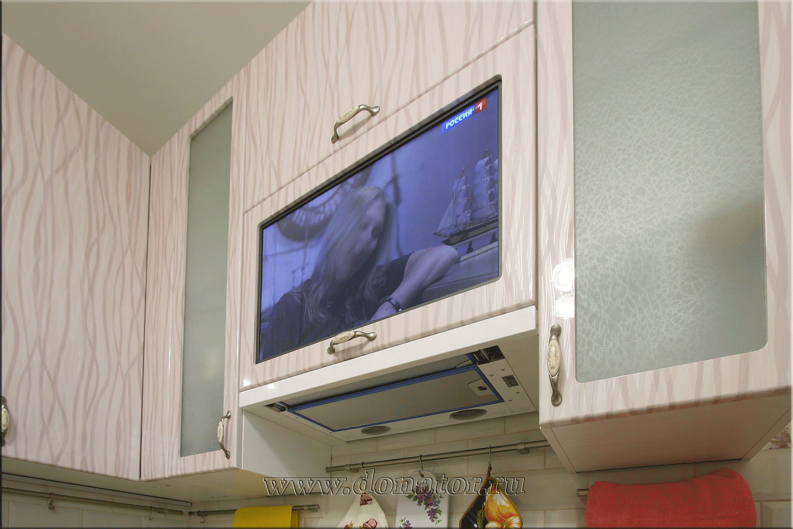 Телевизор на кухне – идеи и правила размещения, советы по выбору (фото)