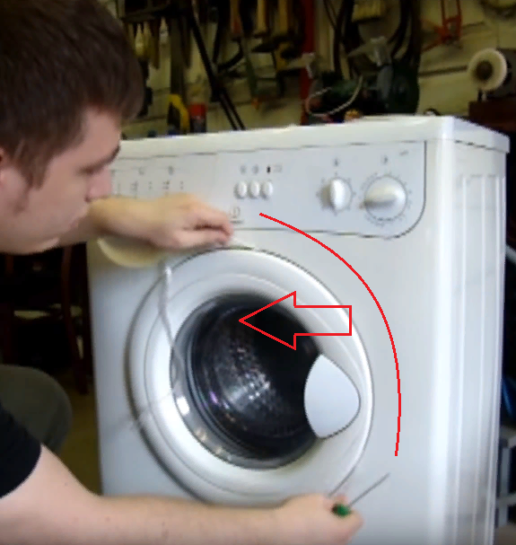 Как открыть дверцу стиральной машины, если она внезапно заблокировалась
