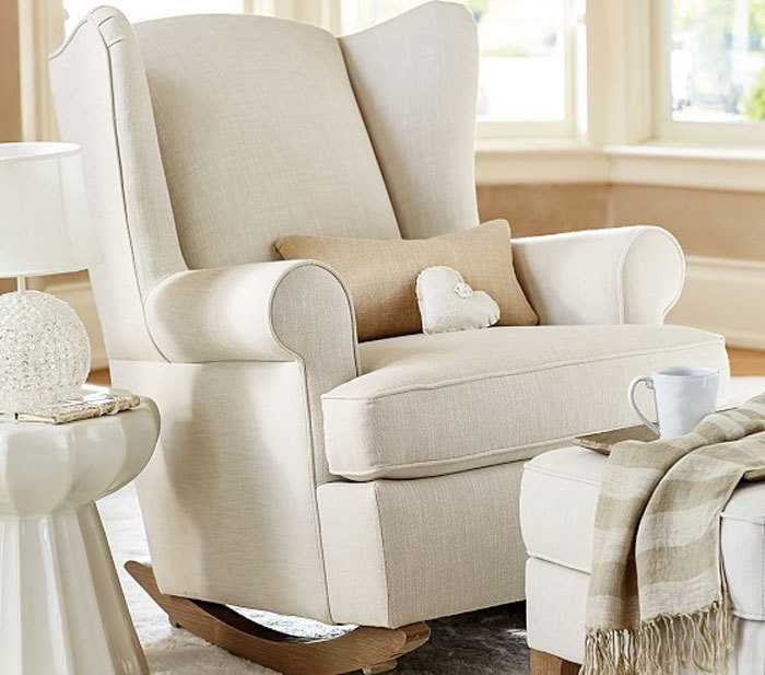 Кресло в спальню (48 фото): как подобрать маленькое кресло для релакса? особенности дизайна интерьера с небольшим креслом-стулом, красивые и оригинальные примеры