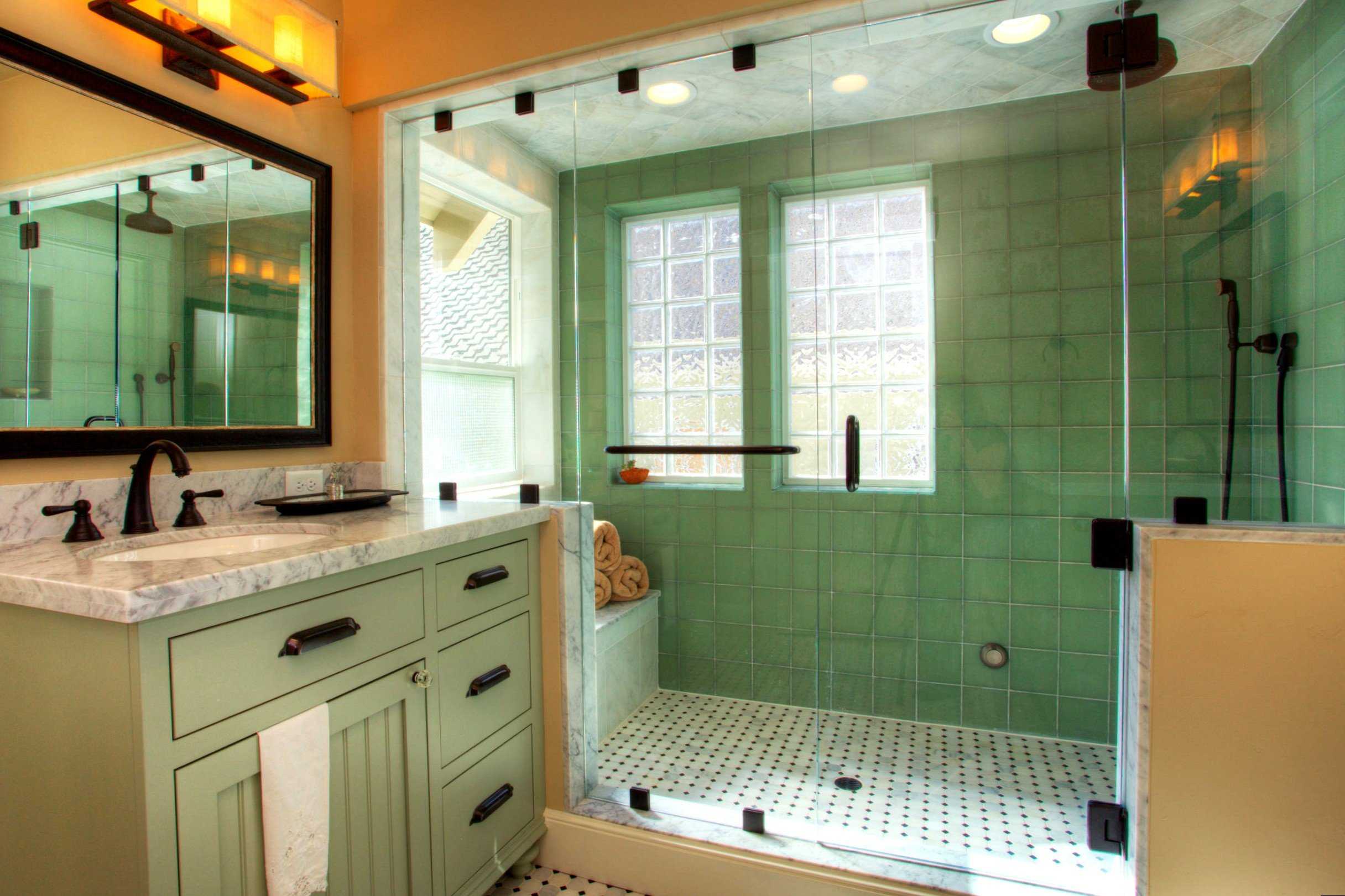Дизайн узкой ванной комнаты: 35 фото, нюансы оформления