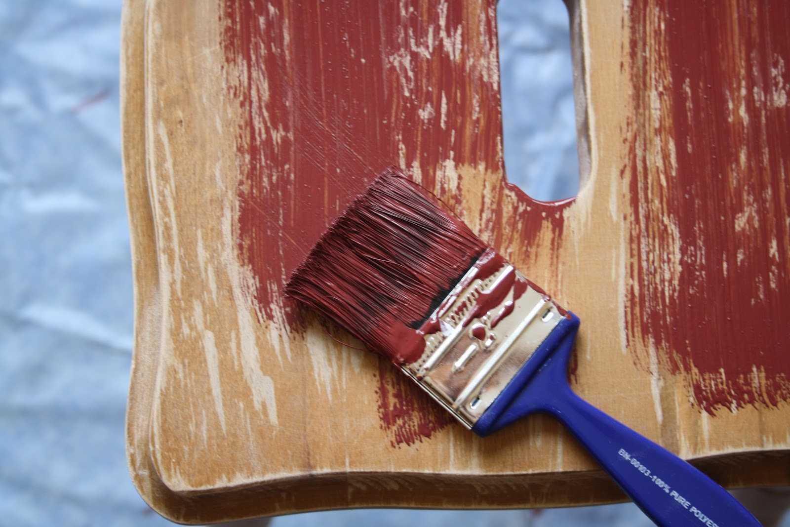 Краска для мебели из дерева: мебельная краска без запаха для реставрации деревянных изделий, какой можно покрасить детскую кроватку