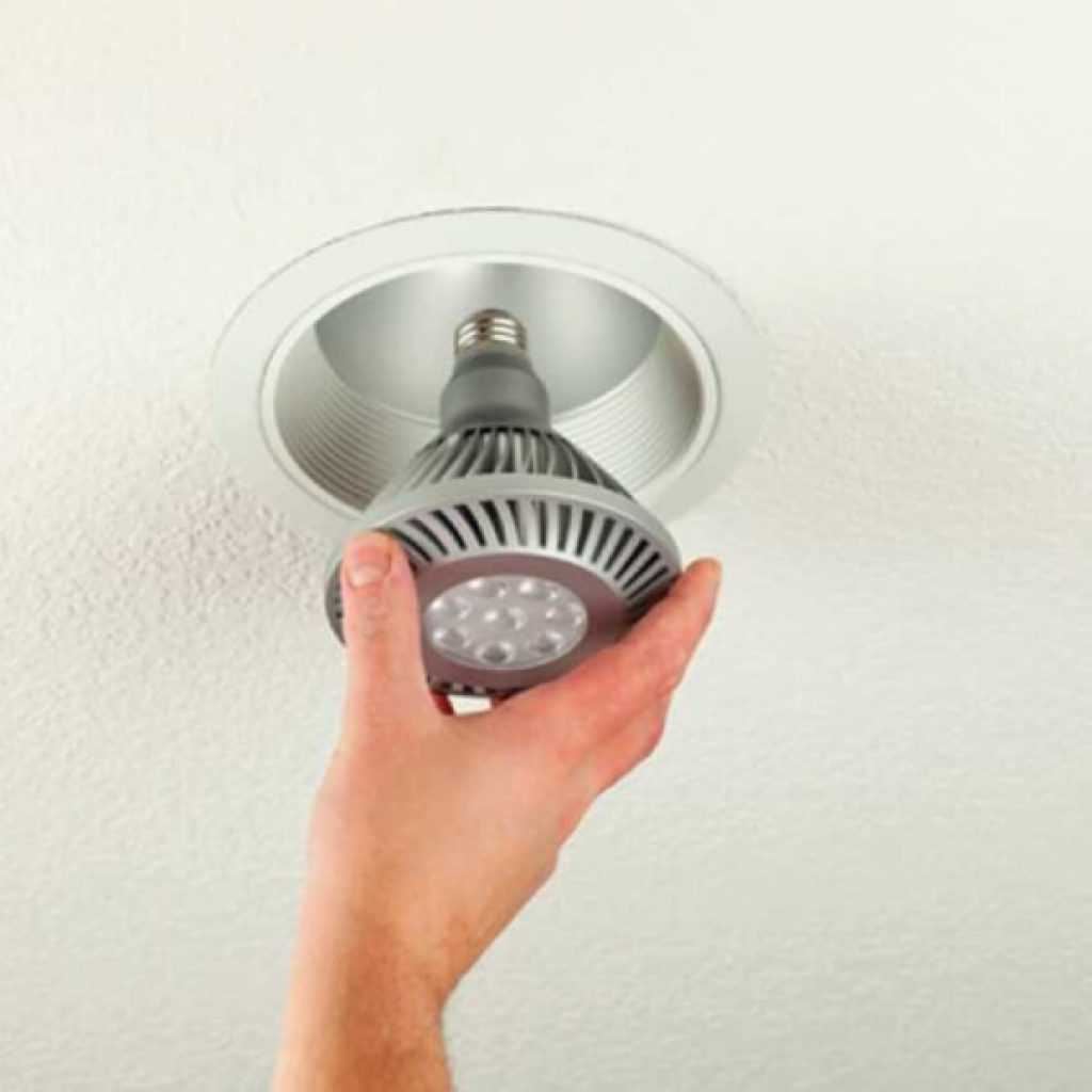Как выкрутить лампочку из подвесного потолка. - заметки строителя